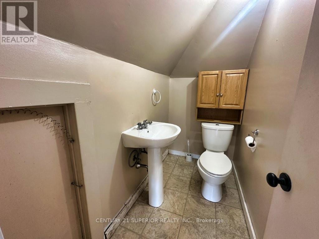 241 SYNDICATE AVE N - Image 38