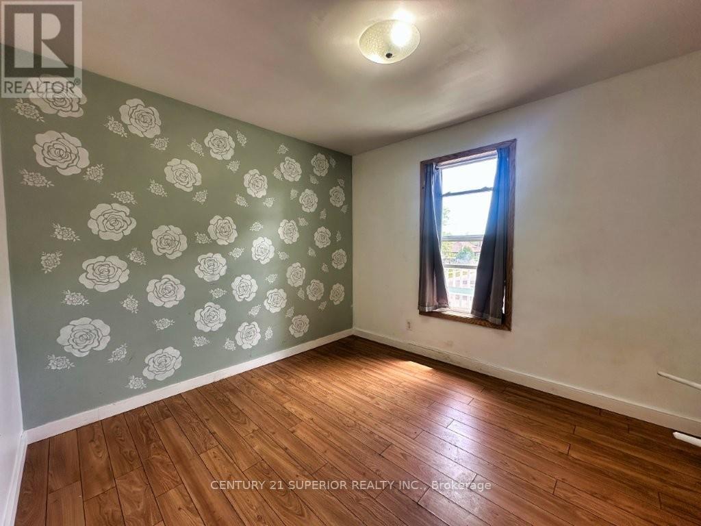 241 SYNDICATE AVE N - 31