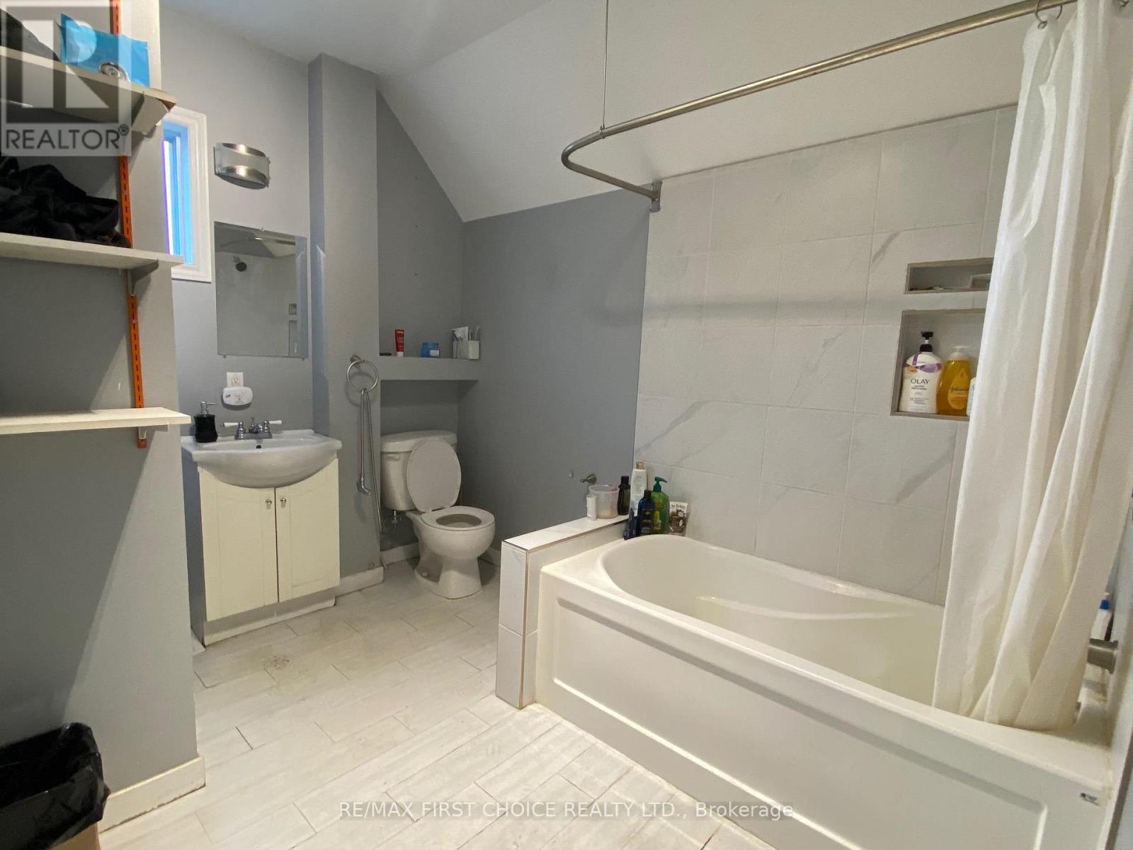 12 MACHAR AVENUE - 4