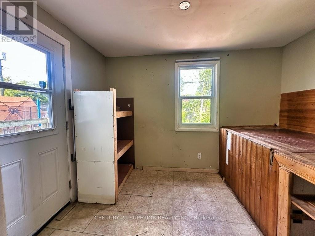 241 SYNDICATE AVE N - Image 41