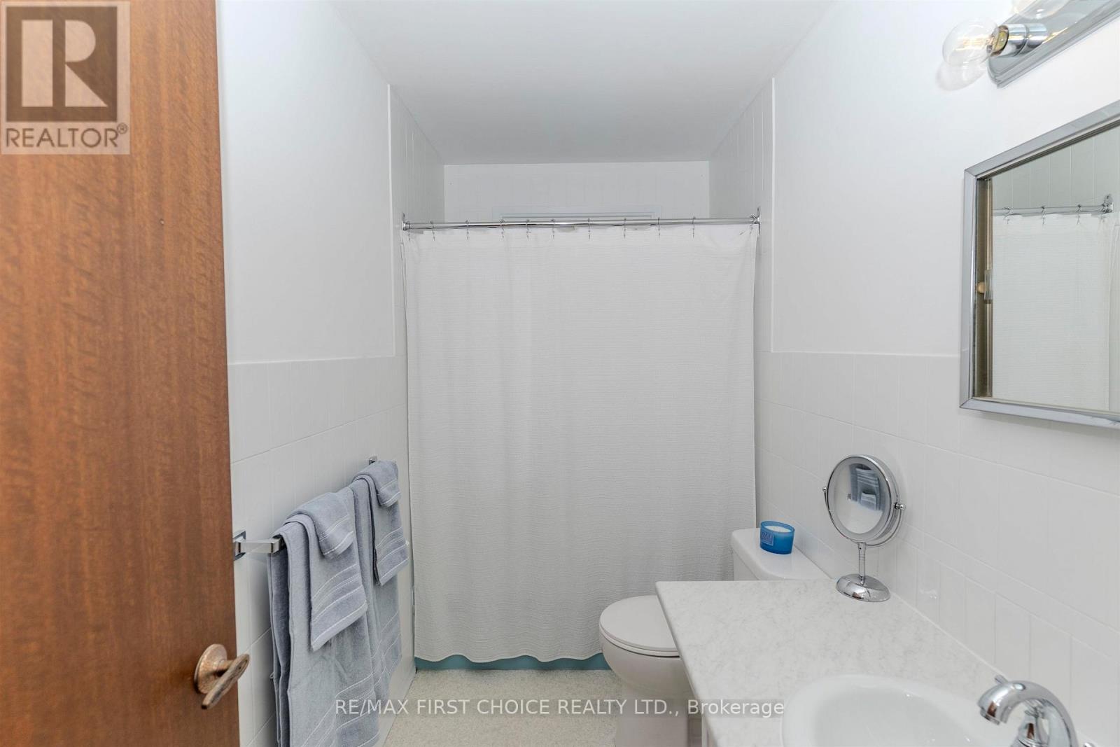 386 LAMBTON PLACE - 26