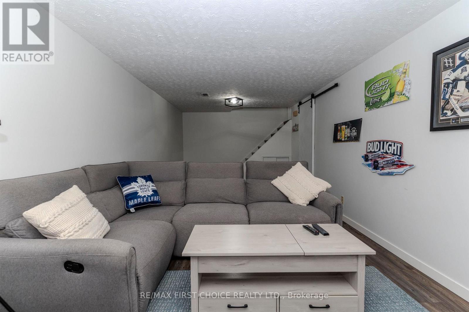386 LAMBTON PLACE - Image 33