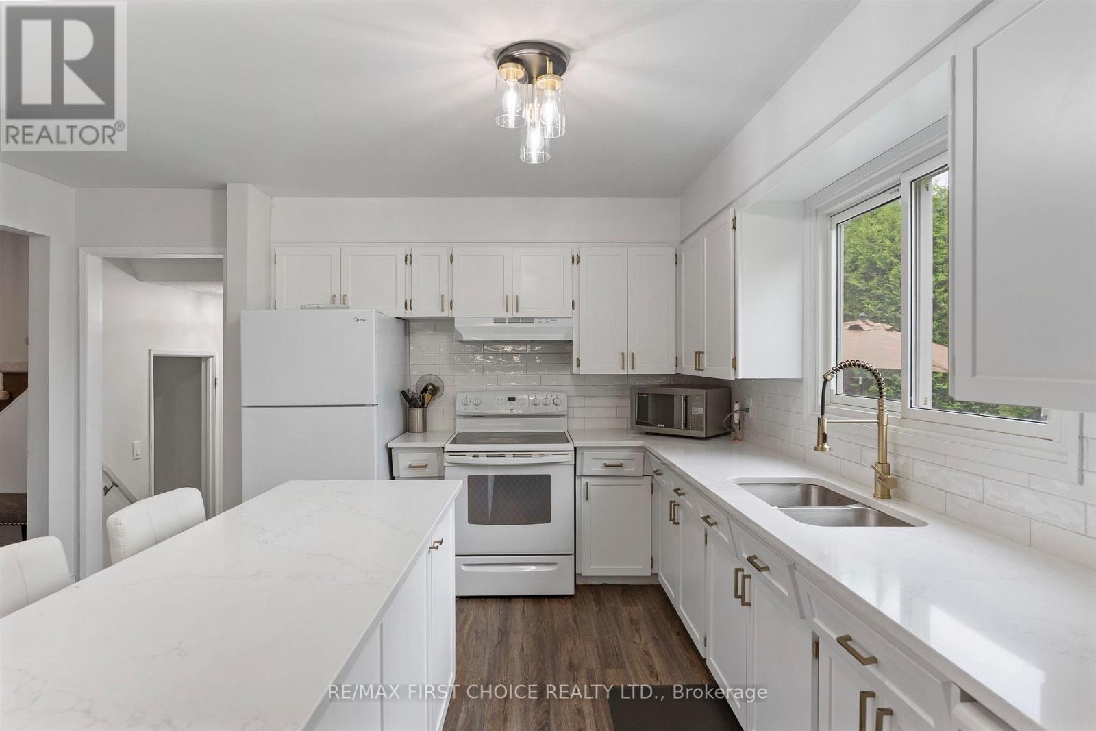 386 LAMBTON PLACE - Image 8