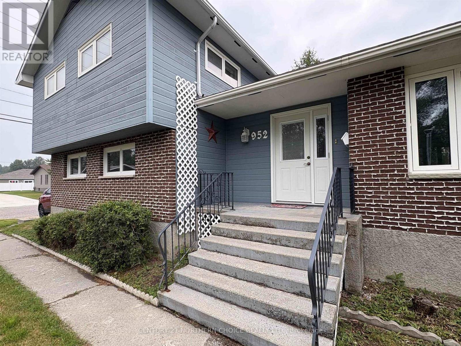 952 RUSSELL BYWAY - 3