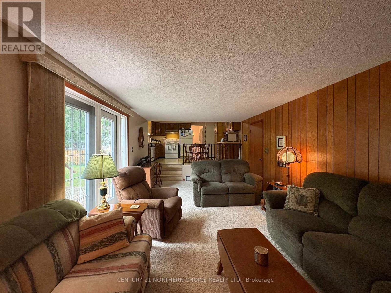 952 RUSSELL BYWAY - 18