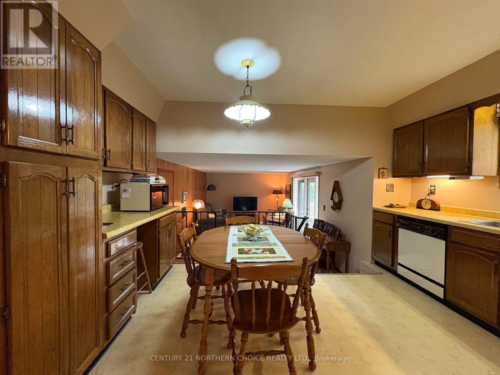 952 RUSSELL BYWAY - 21