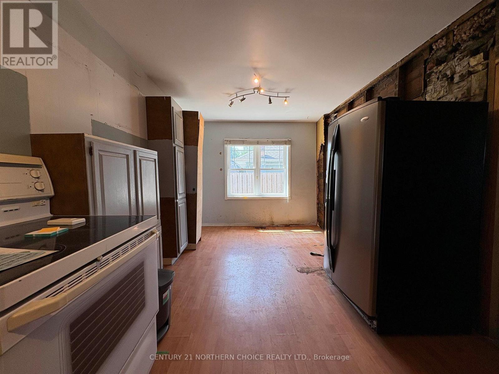 808 PORTAGE AVENUE - 7