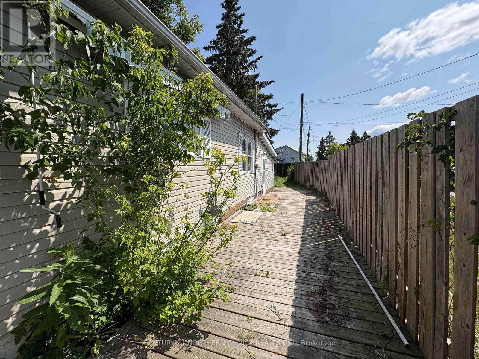 808 PORTAGE AVENUE - 3