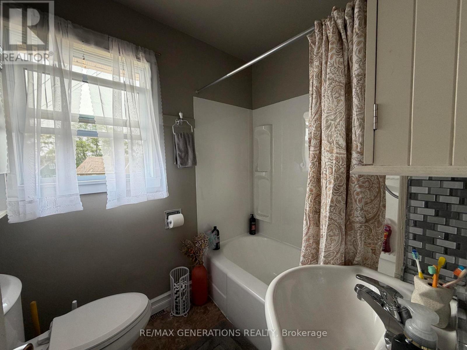 15 PRINCESS AVENUE - 16