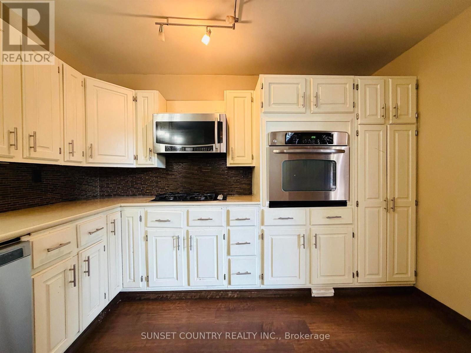 239 MEMORIAL AVENUE - 12