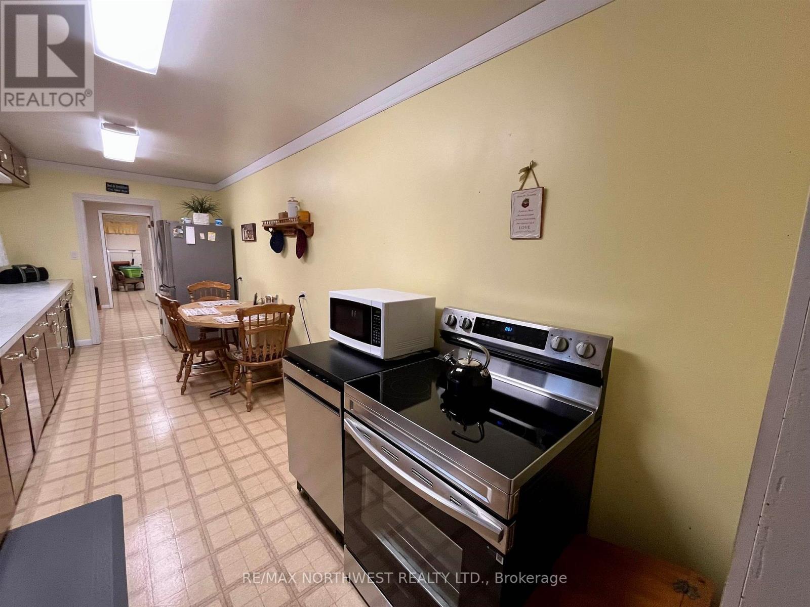 986 HWY 11 - Image 10