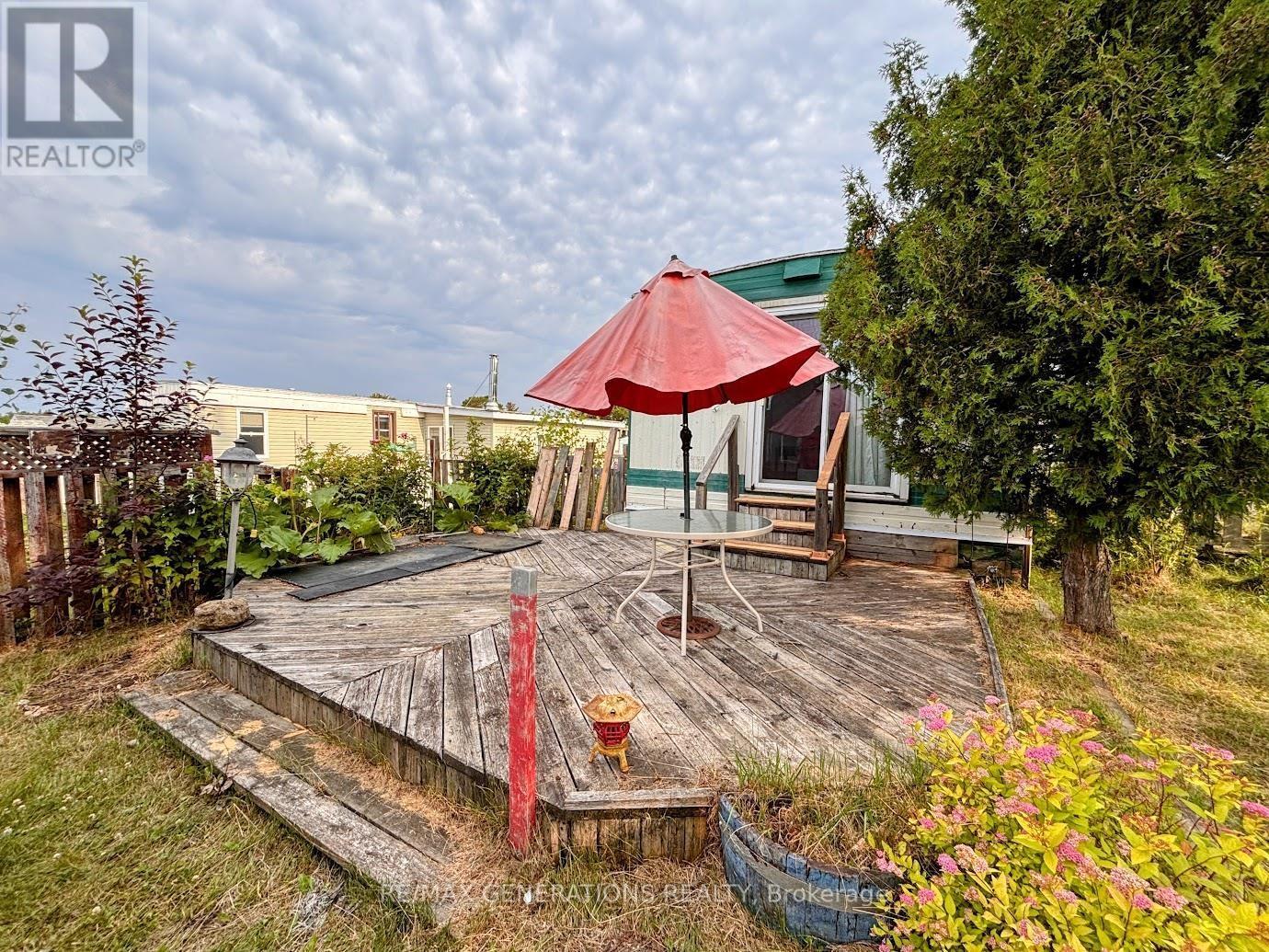 24 JACKSON CRESCENT - 23