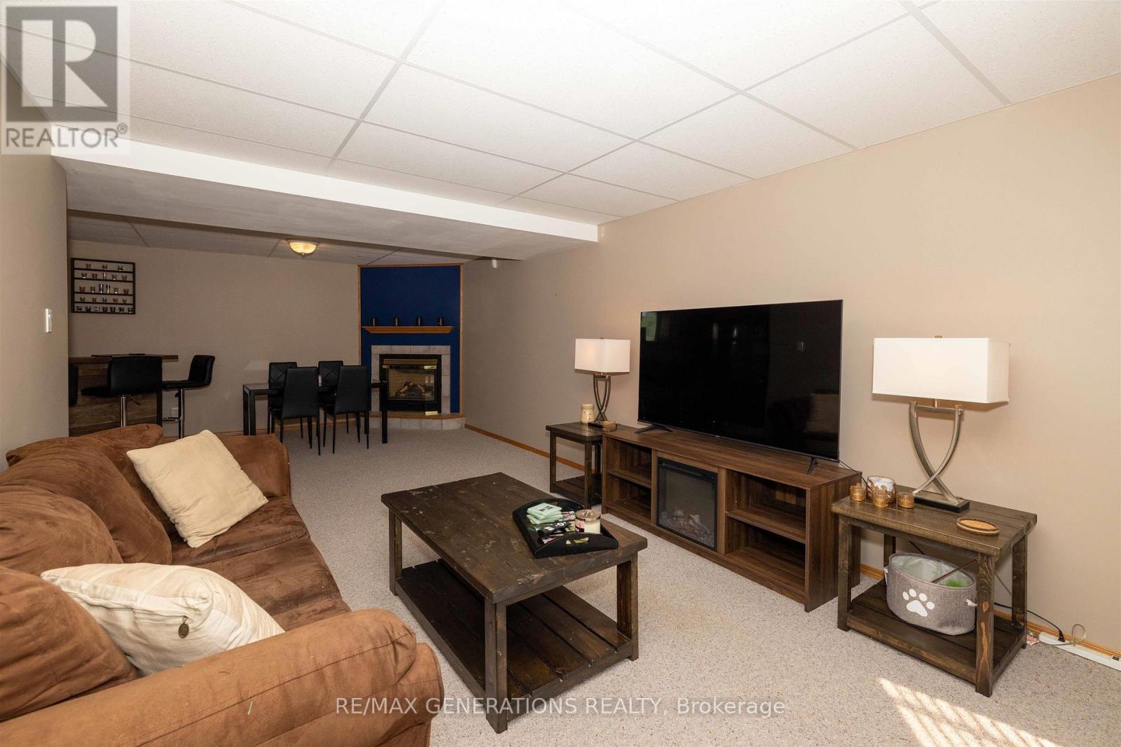 2446 CASPIAN STREET - 17