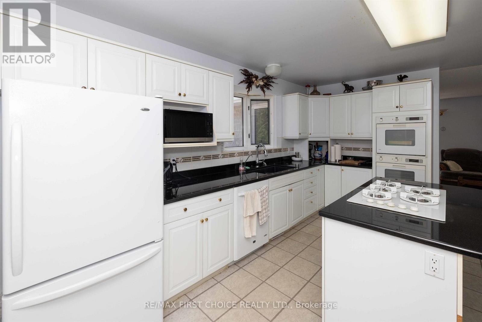 1155 VICTOR STREET S - 16