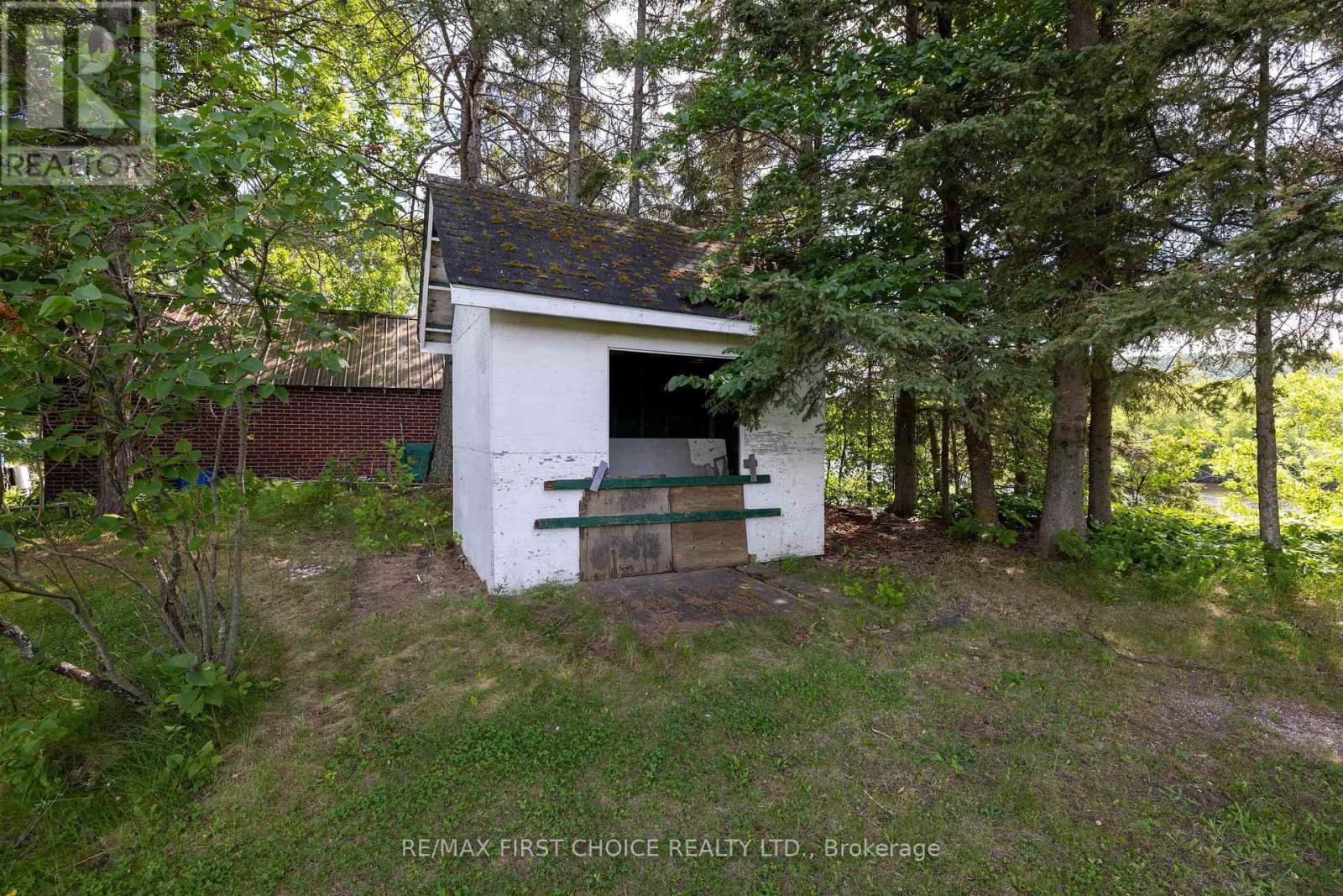 1155 VICTOR STREET S - Image 22