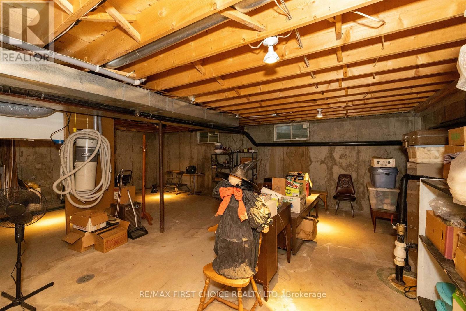 1155 VICTOR STREET S - Image 46