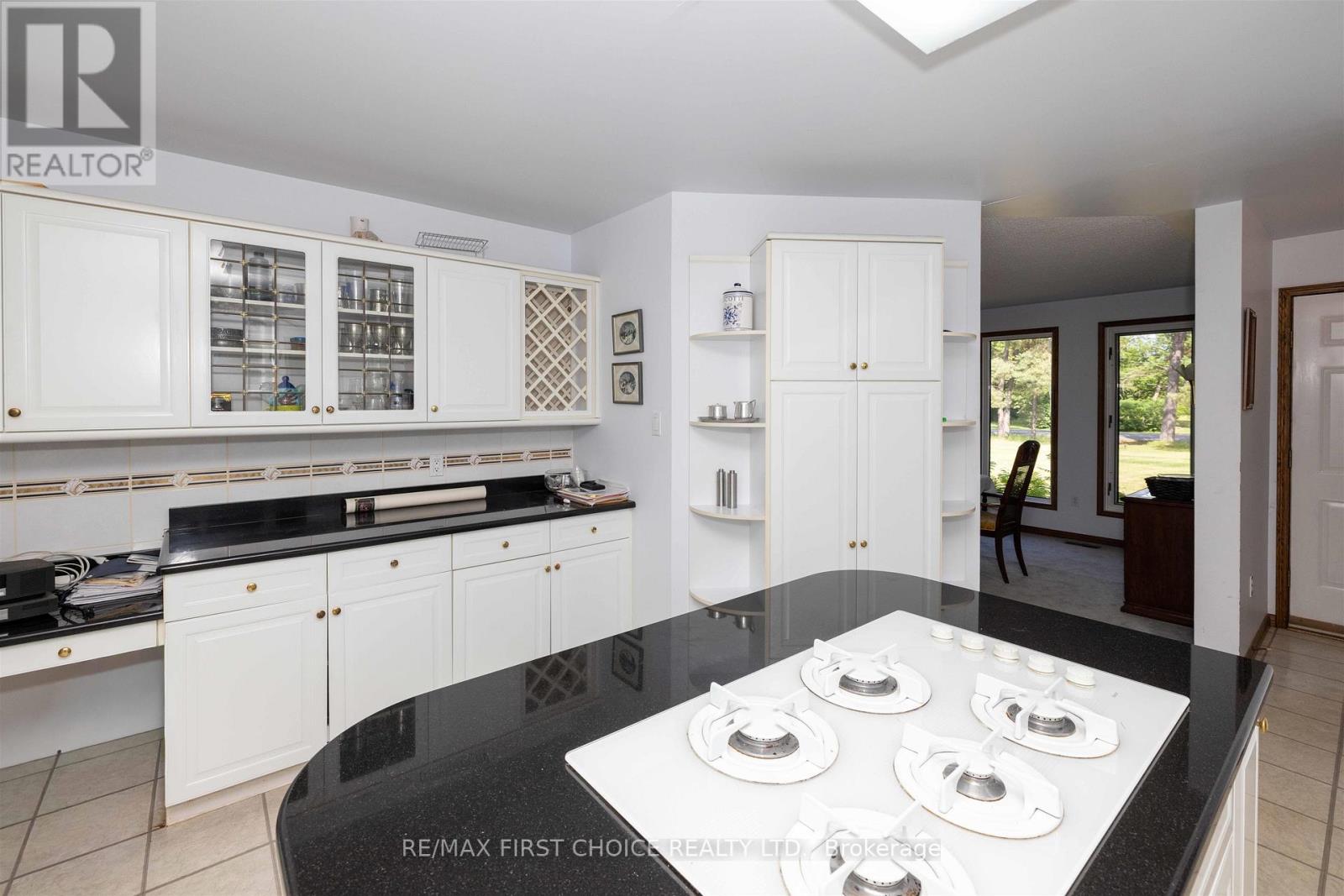 1155 VICTOR STREET S - Image 31