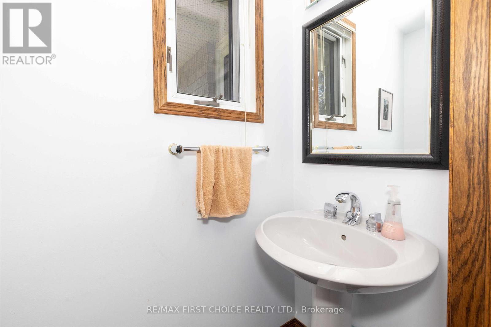 1155 VICTOR STREET S - Image 42