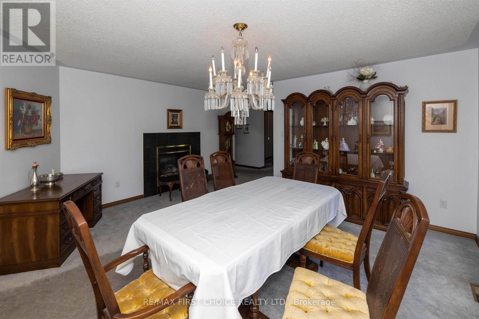 1155 VICTOR STREET S - Image 35