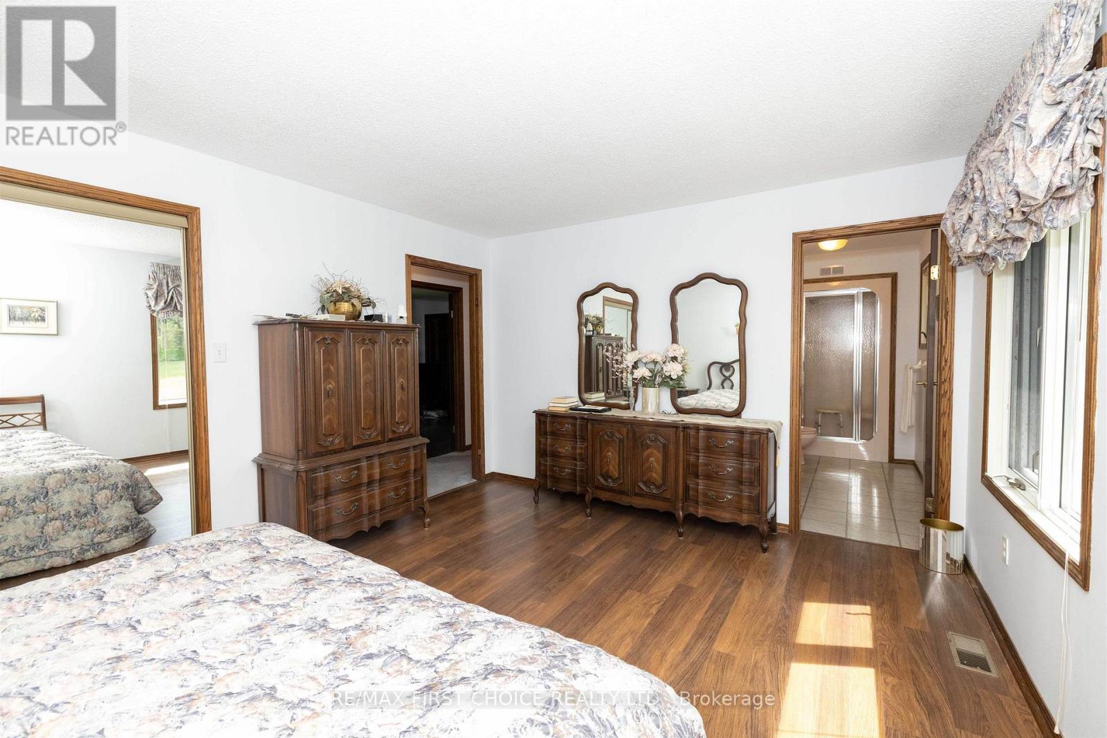 1155 VICTOR STREET S - 25