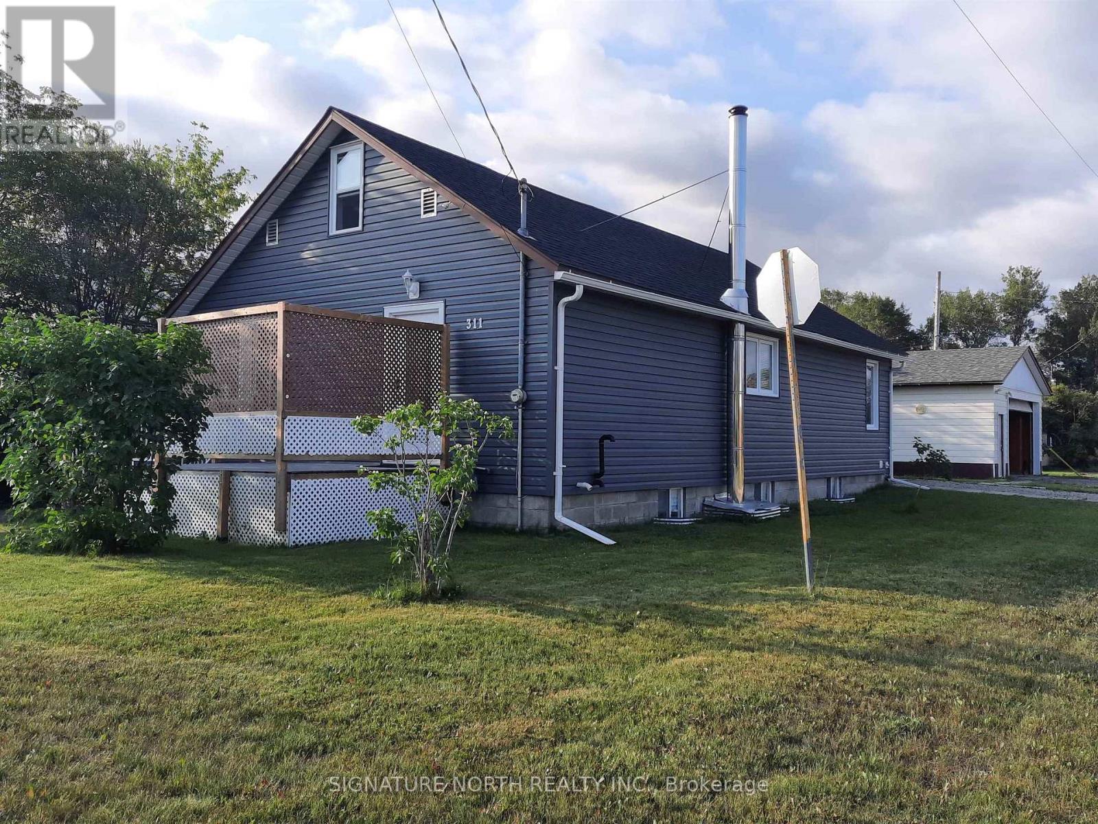311 FOURTH AVENUE SW - 38