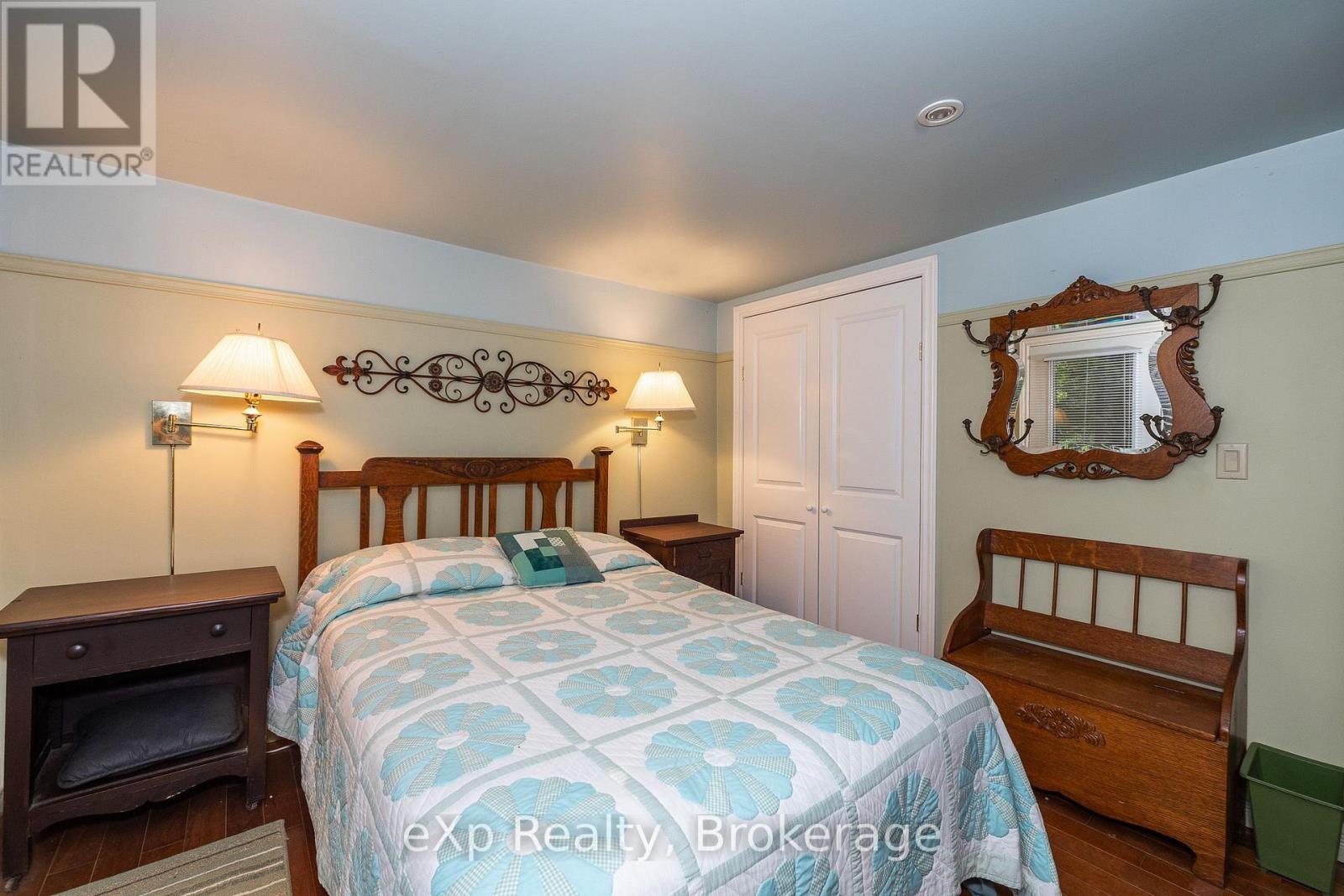 127 PAISLEY DRIVE - 44