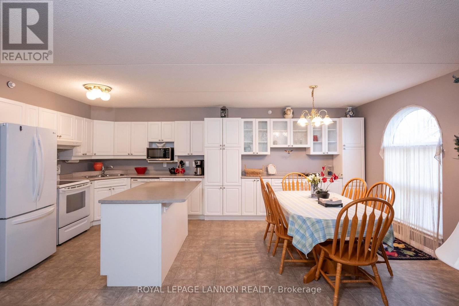 101 - 620 RED RIVER ROAD - Image 10