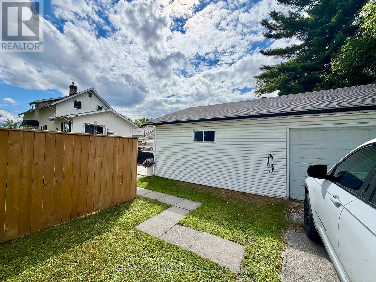 301 BUTLER AVENUE - Image 27