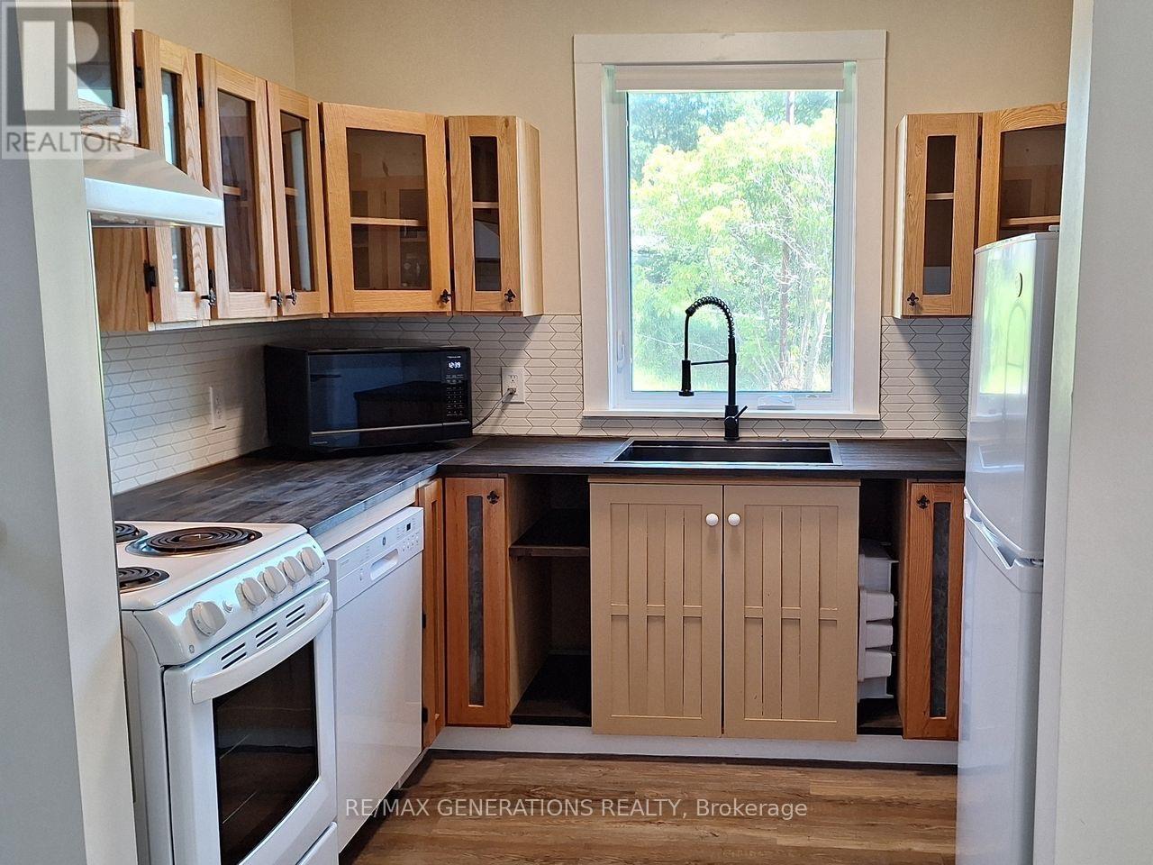 15 ROSS AVENUE - 2