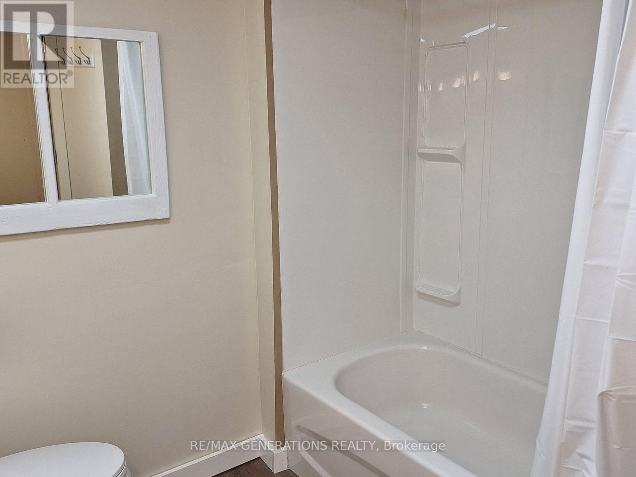 15 ROSS AVENUE - 22