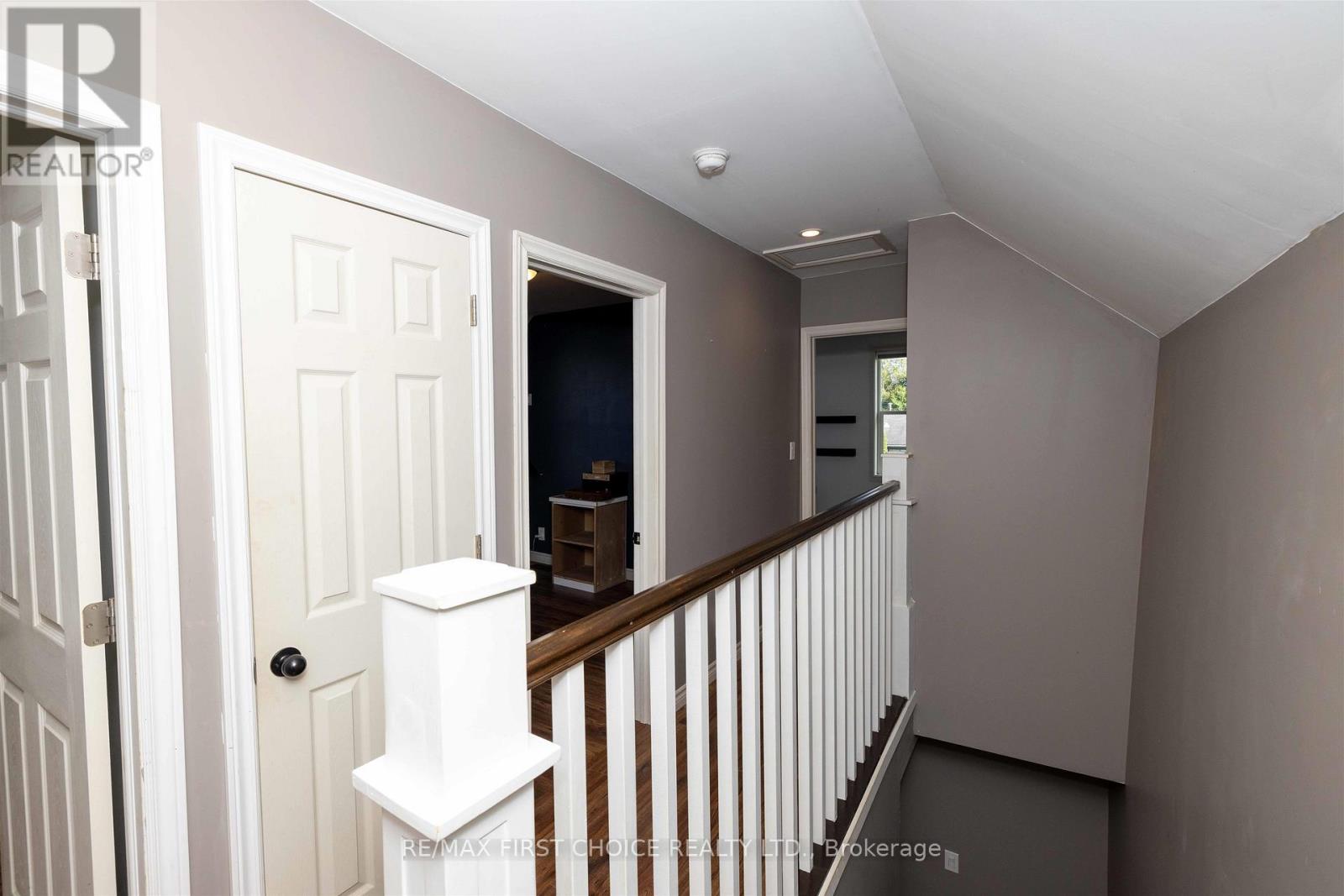 513 CHRISTINA STREET E - 18