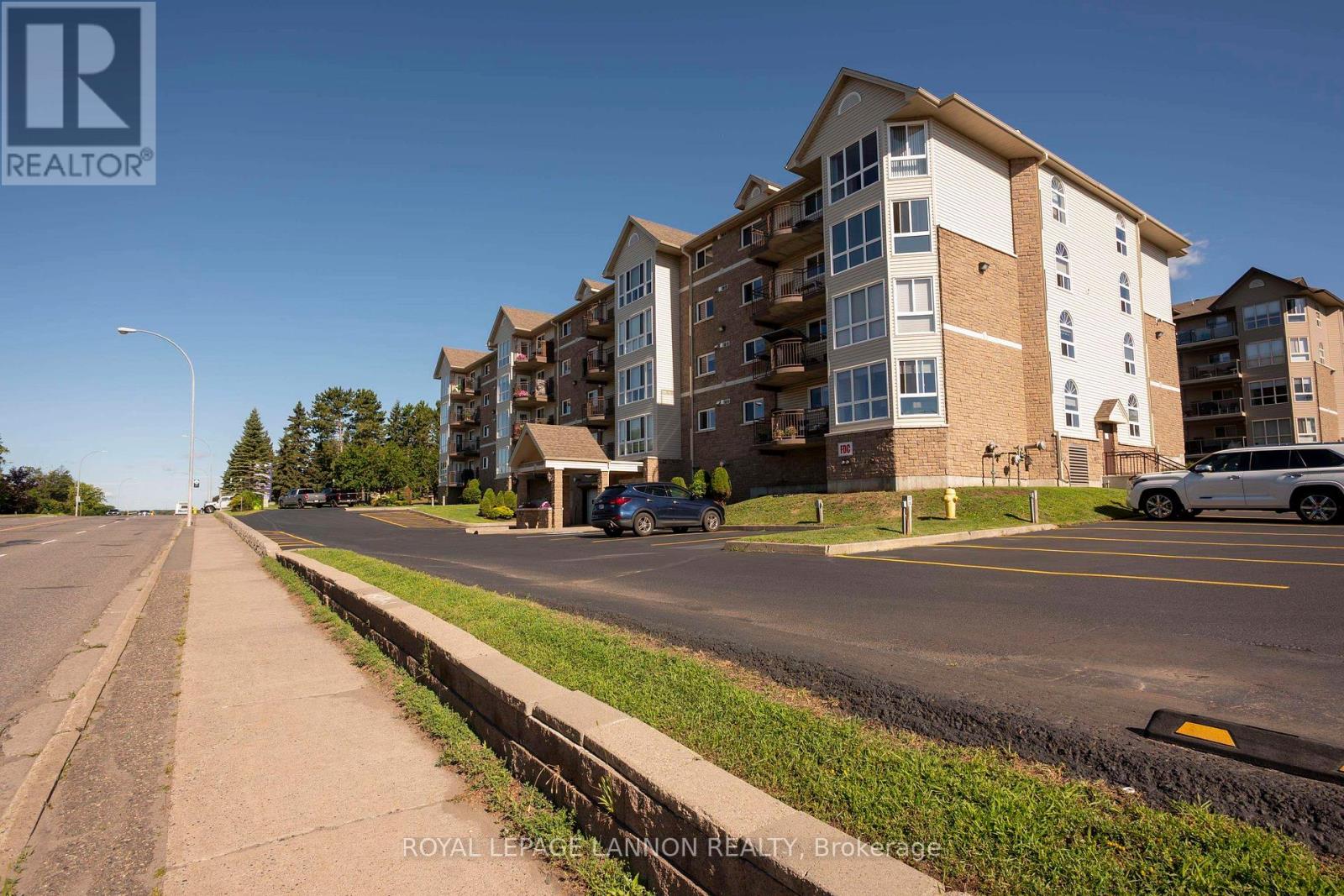 101 - 620 RED RIVER ROAD - Image 35
