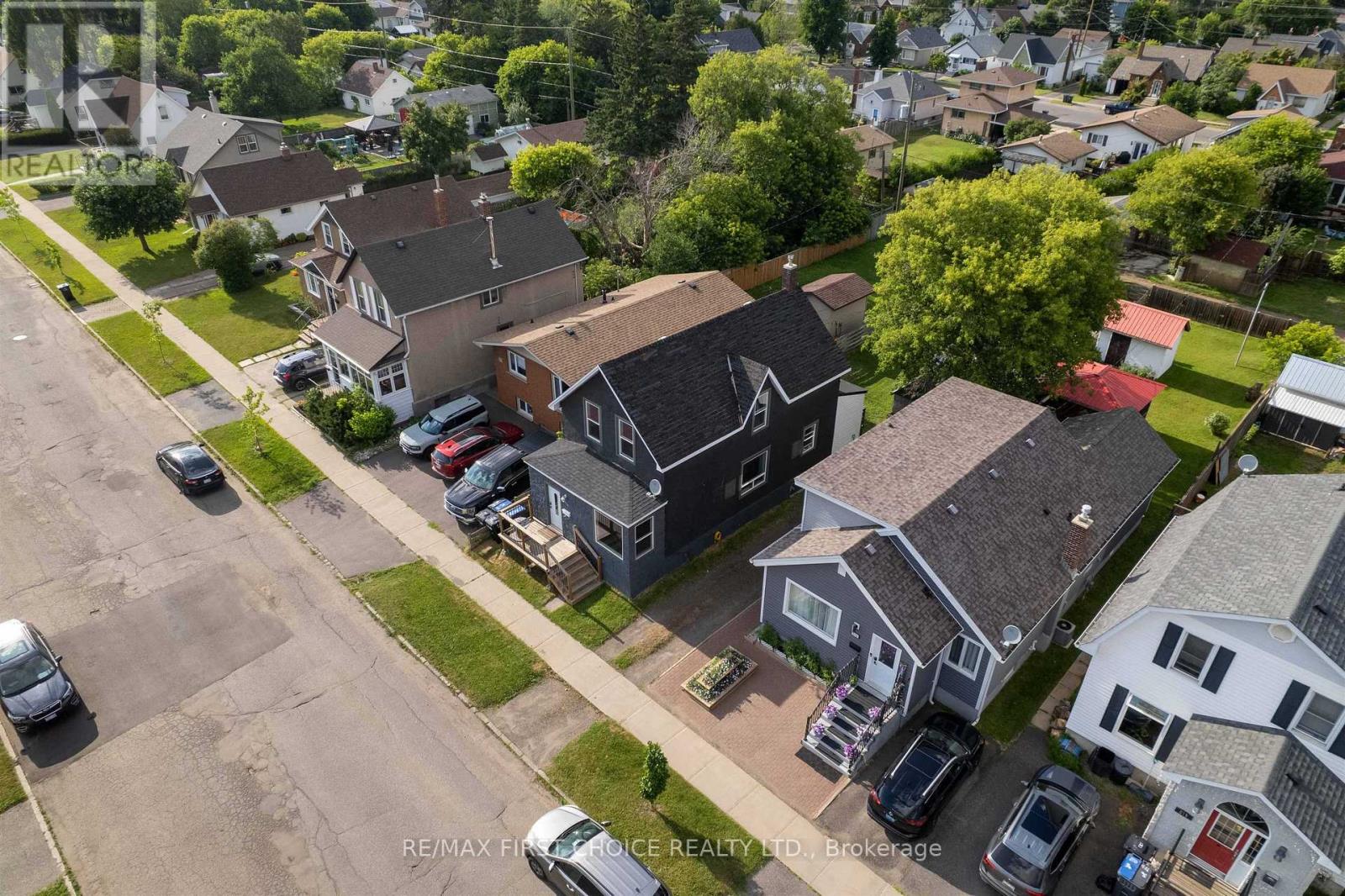 513 CHRISTINA STREET E - 35