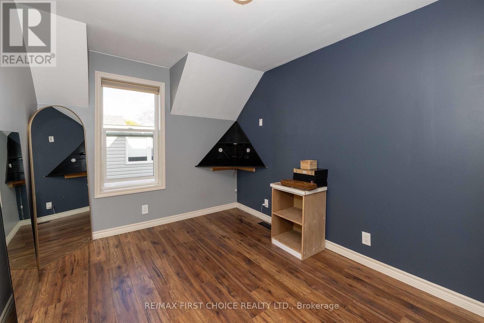 513 CHRISTINA STREET E - 27