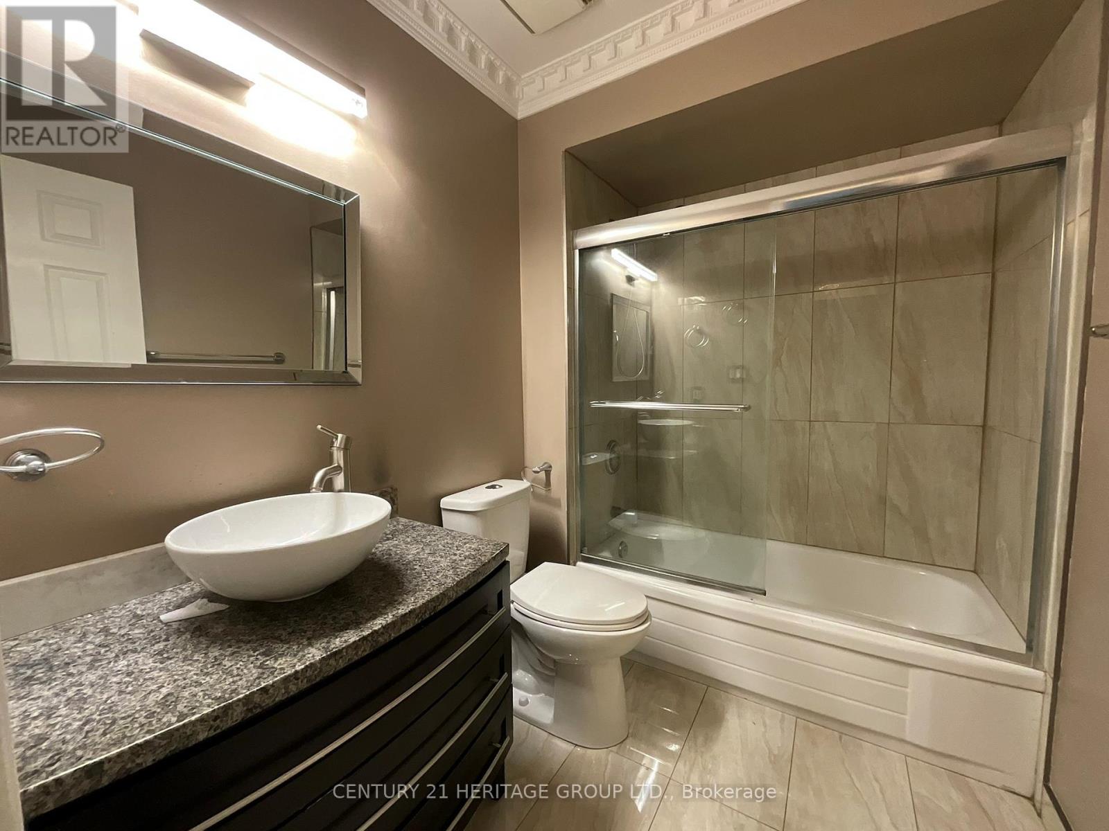 305 SANDRINGHAM DRIVE - 22