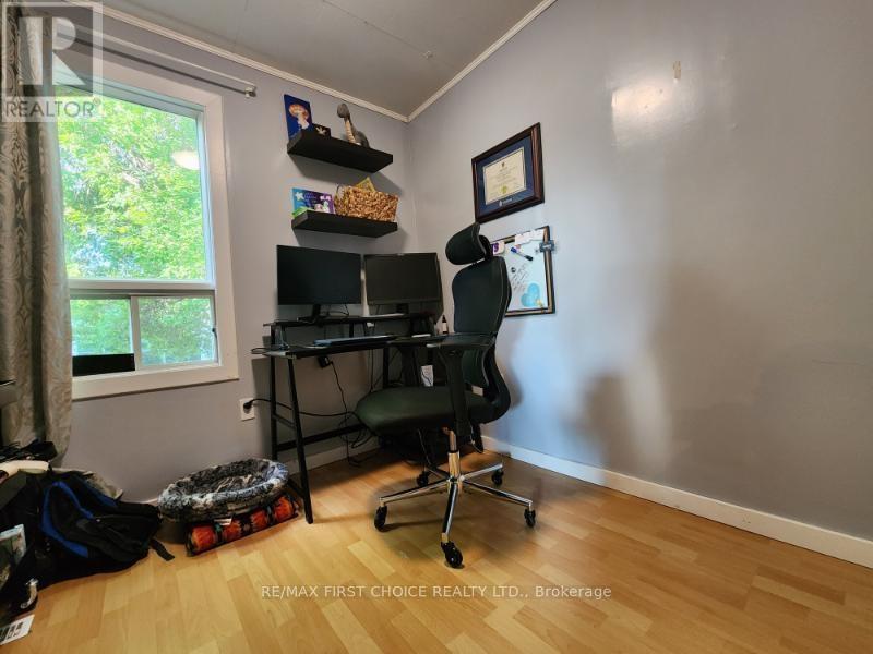 587 TUPPER STREET - 11