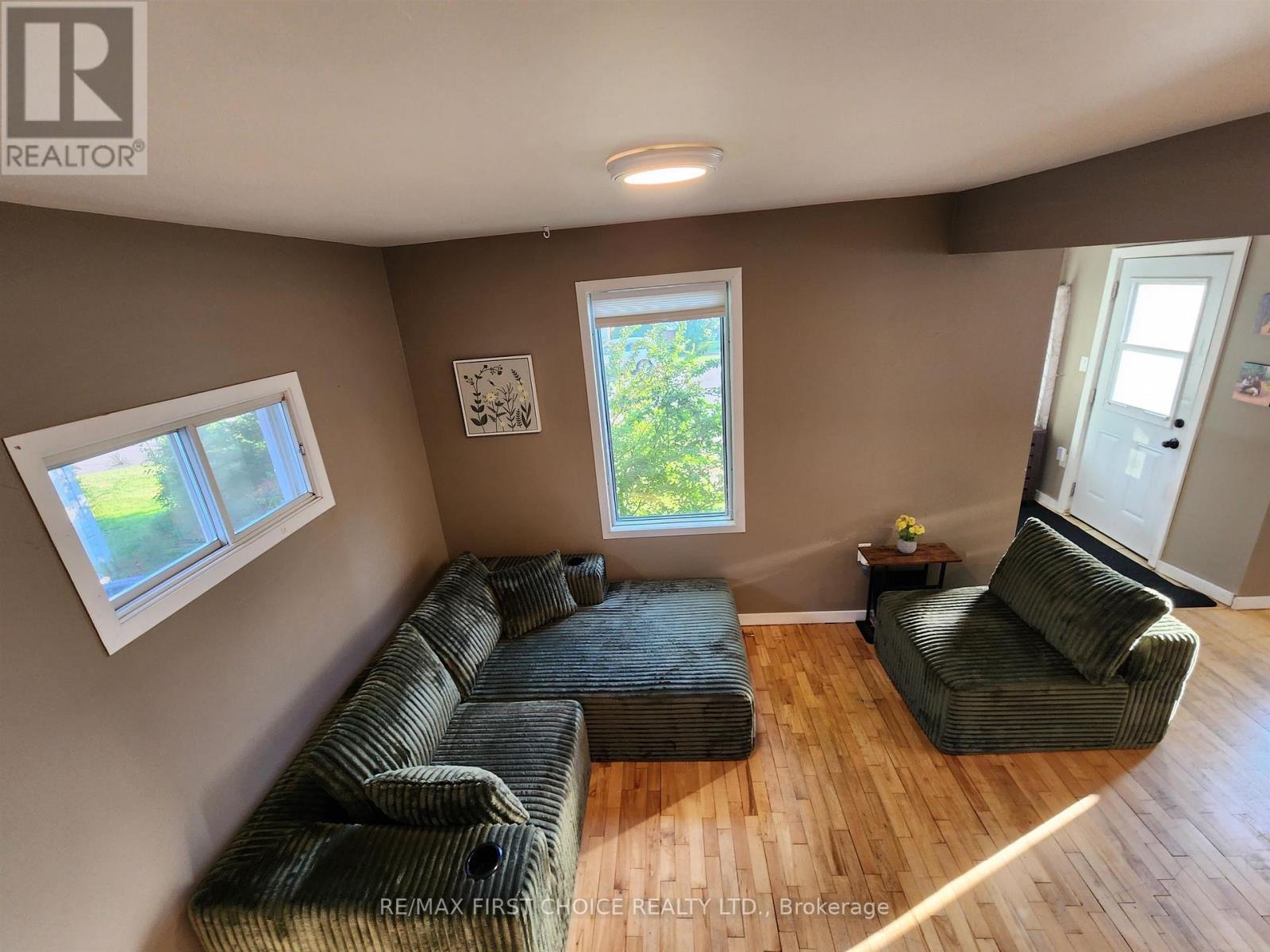 587 TUPPER STREET - Image 7