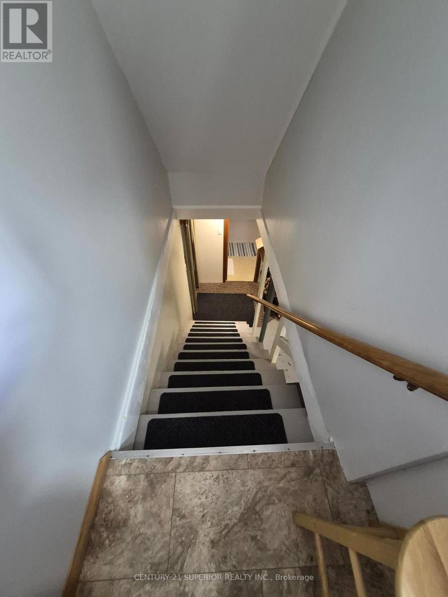 1 LAURIER AVE - Image 30