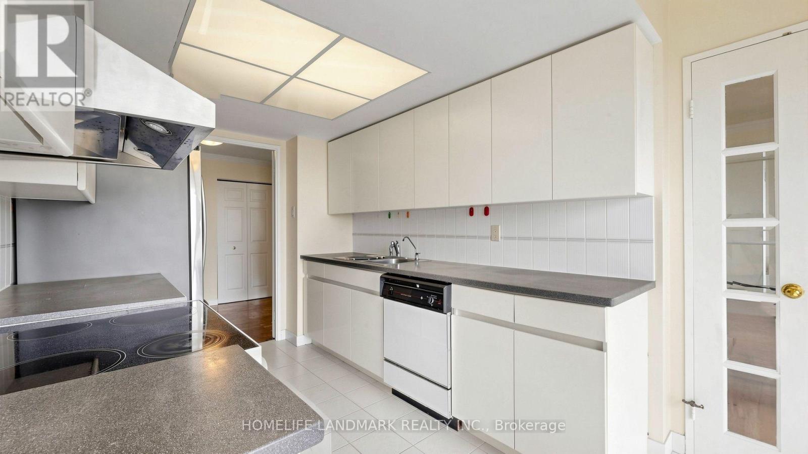 #913 7805 BAYVIEW AVENUE - Image 23