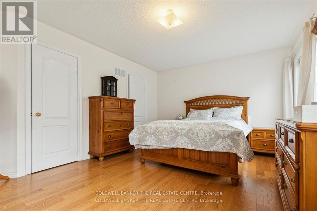 768 MILLARD STREET E - 15