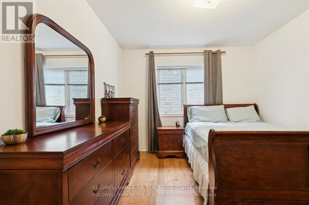 768 MILLARD STREET E - Image 17