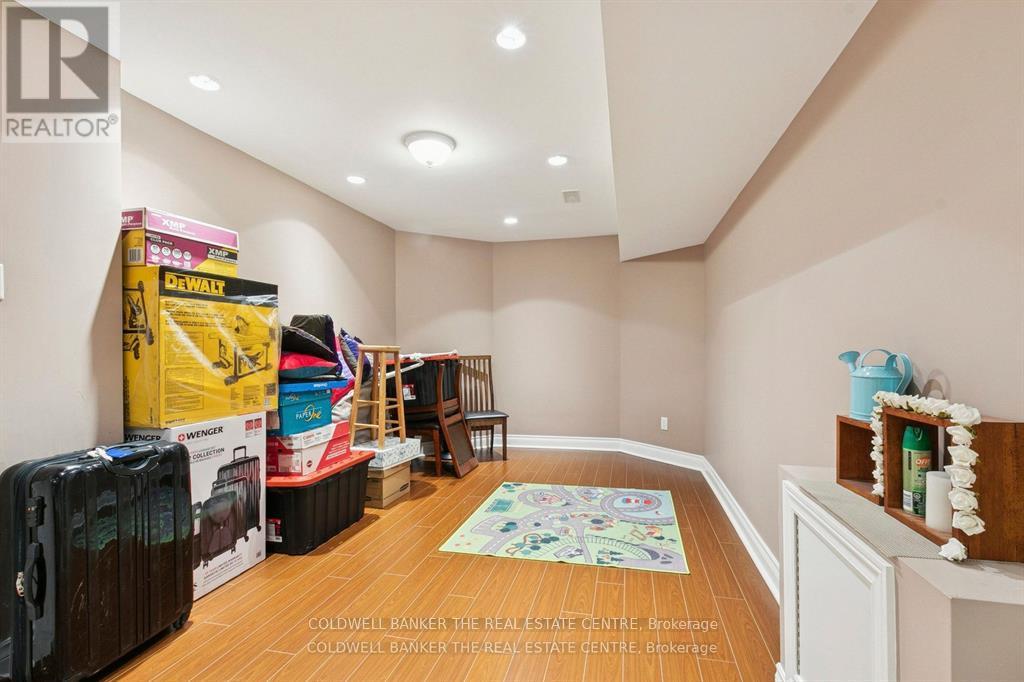 768 MILLARD STREET E - Image 22