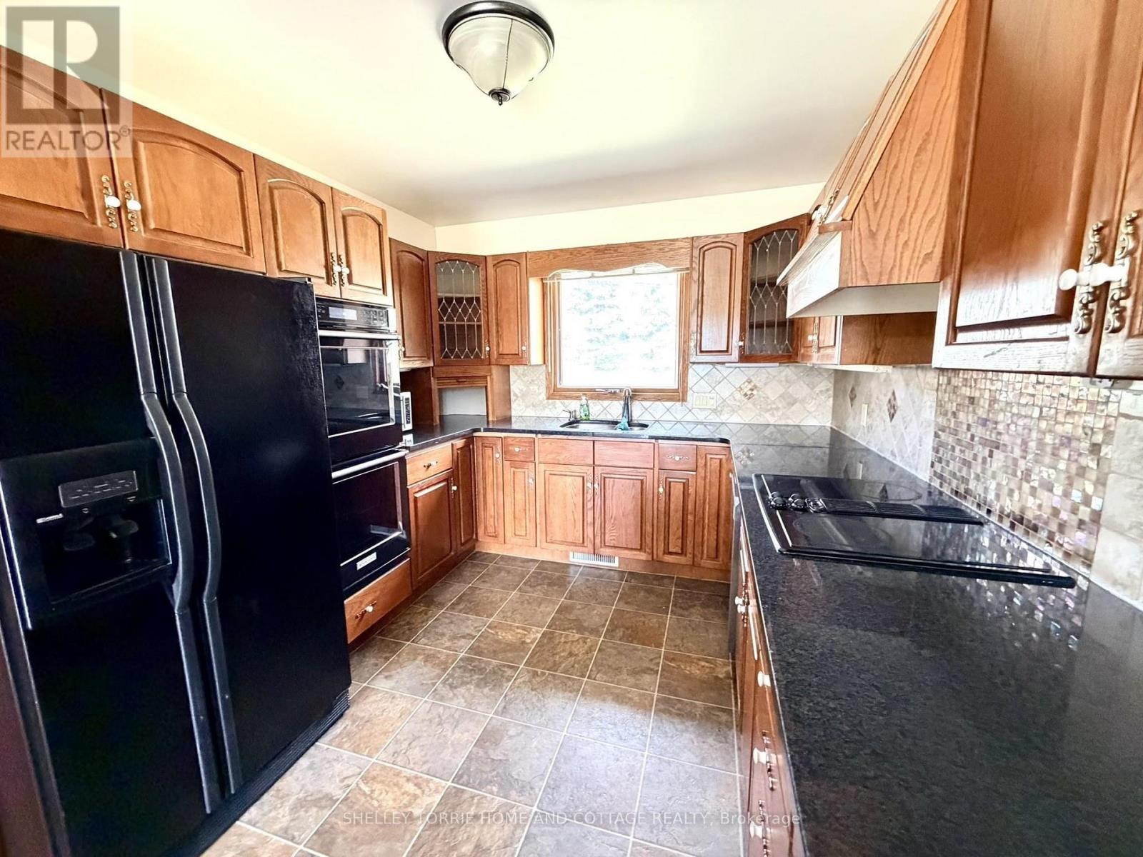 59 DONBROCK DRIVE - 6