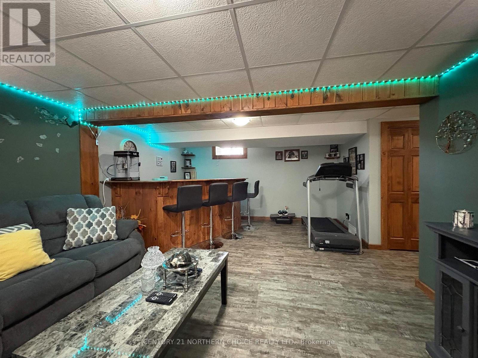 628 SECOND STREET E - 20