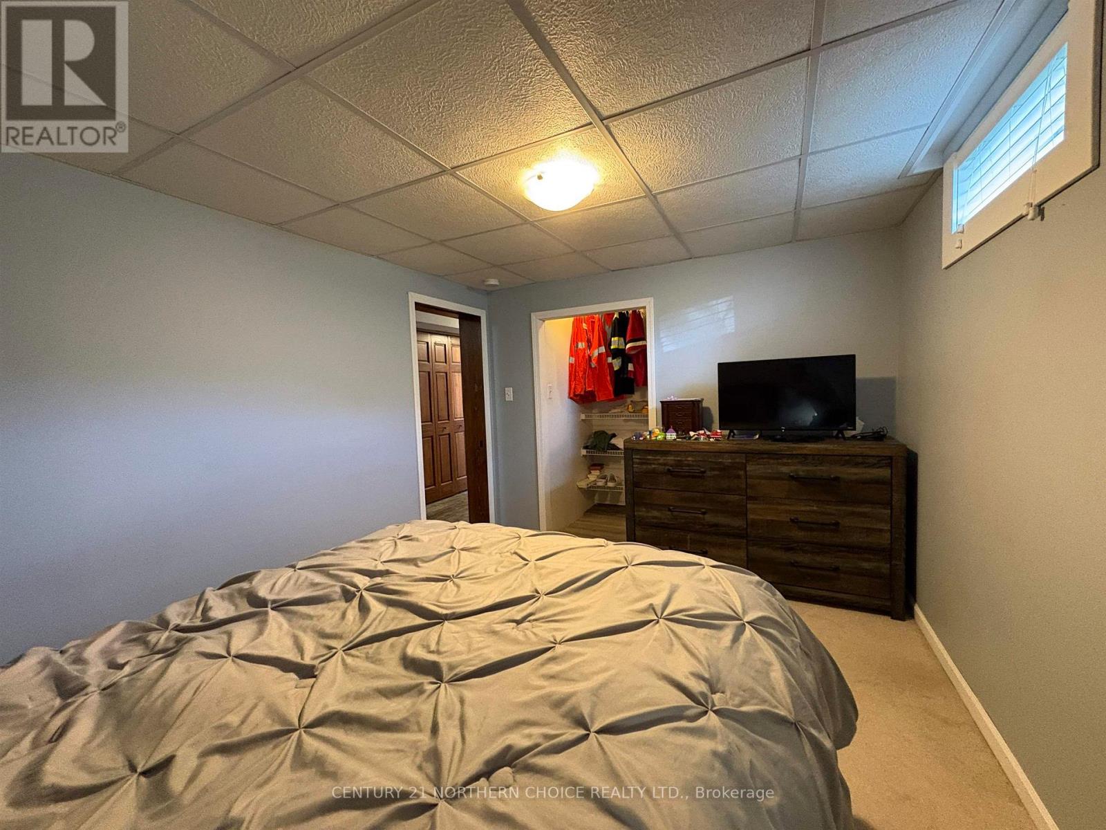 628 SECOND STREET E - Image 28