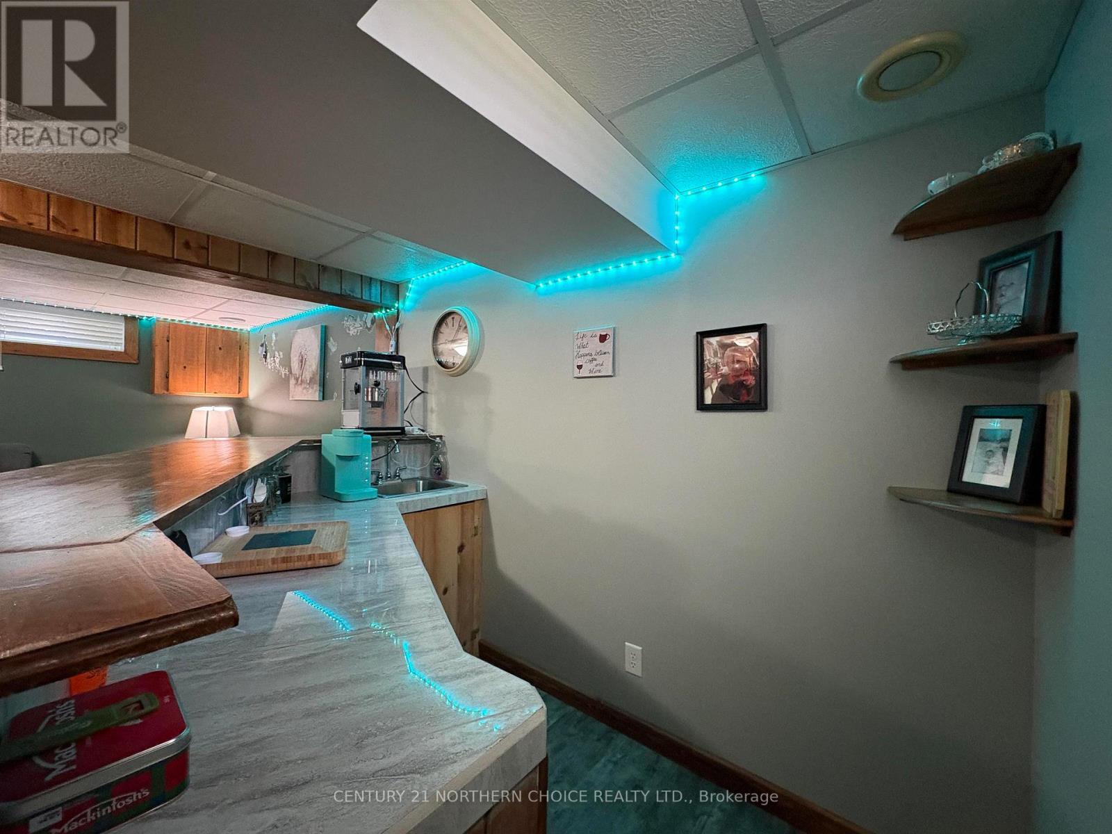 628 SECOND STREET E - 24