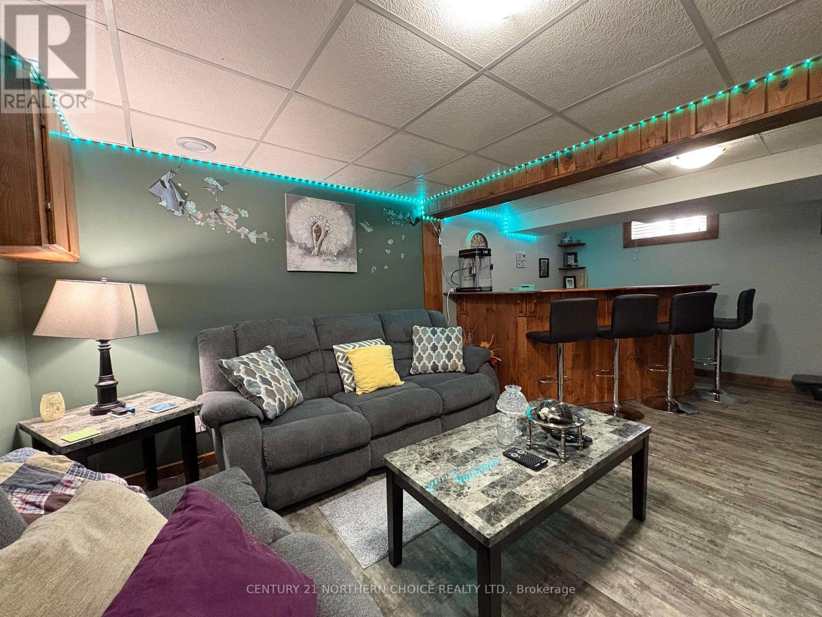 628 SECOND STREET E - Image 21