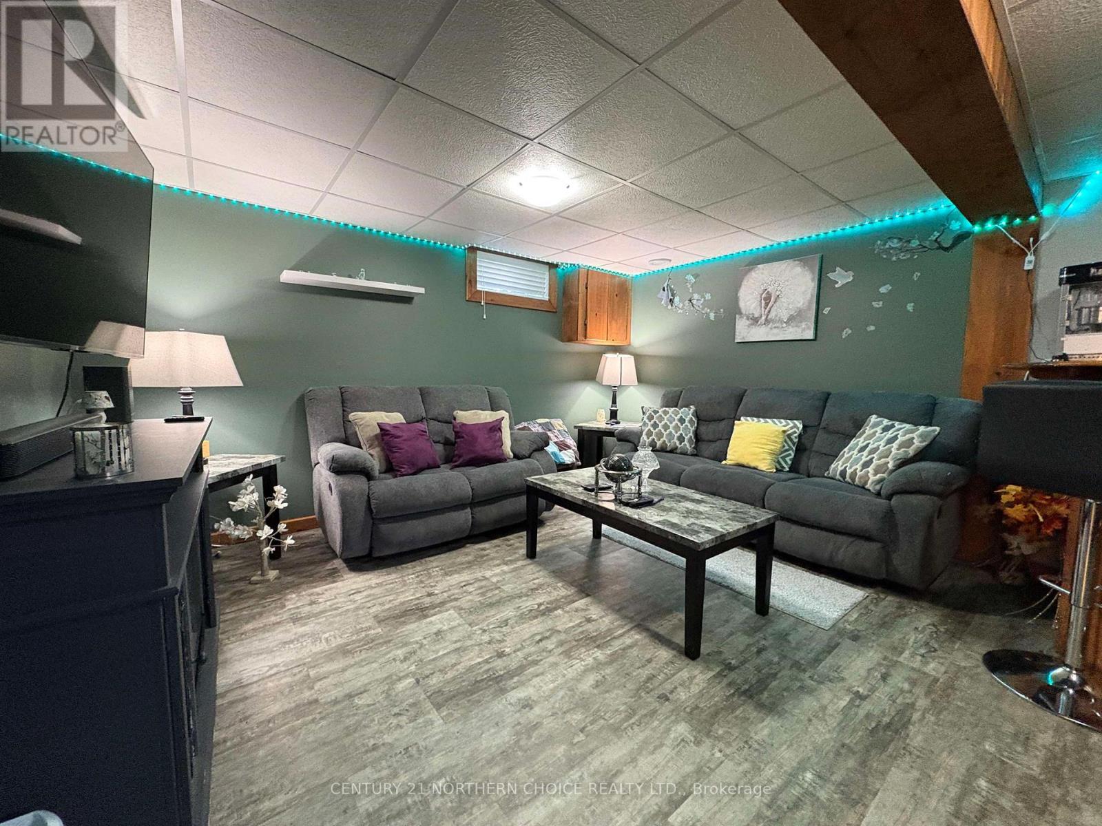 628 SECOND STREET E - Image 18
