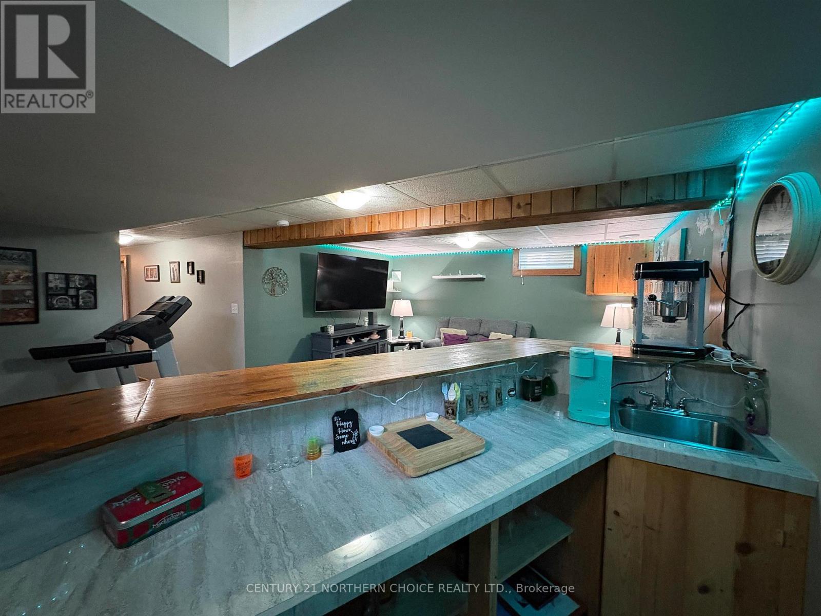 628 SECOND STREET E - 25