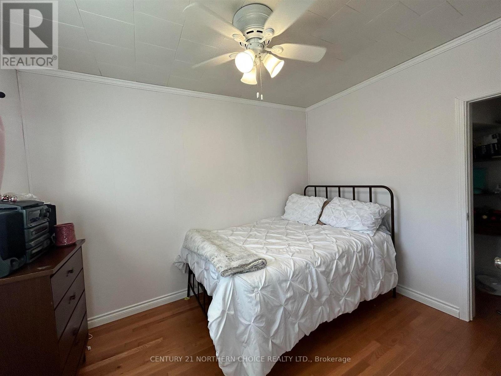 628 SECOND STREET E - 11
